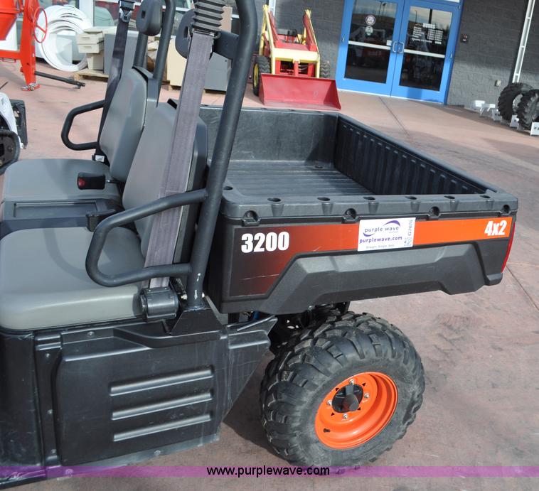 image for item G7076 2011 Bobcat 3200 utility vehicle
