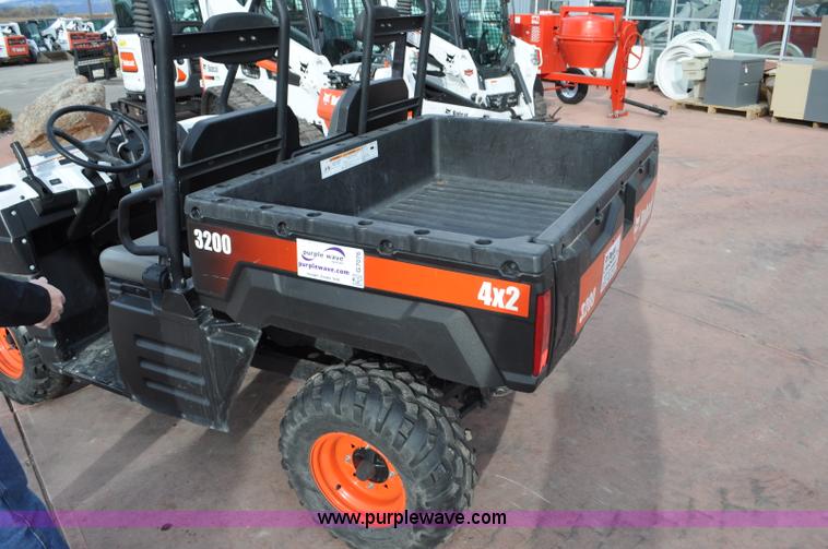 image for item G7076 2011 Bobcat 3200 utility vehicle