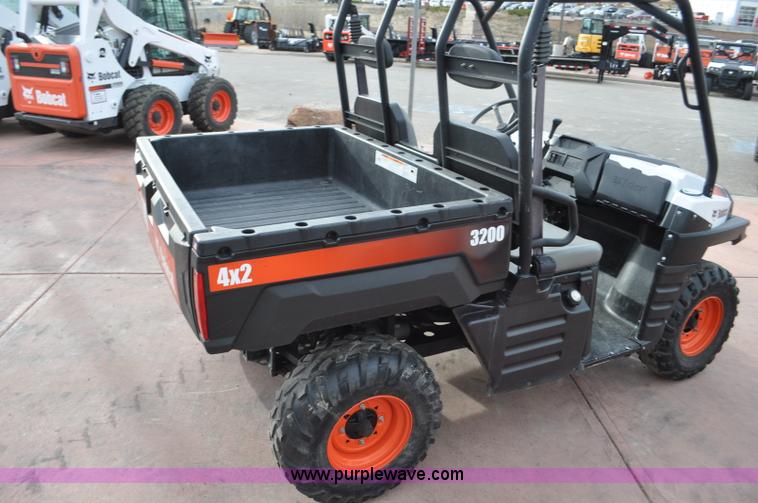 image for item G7076 2011 Bobcat 3200 utility vehicle