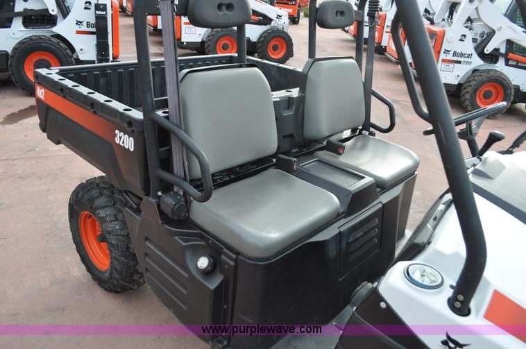 image for item G7076 2011 Bobcat 3200 utility vehicle