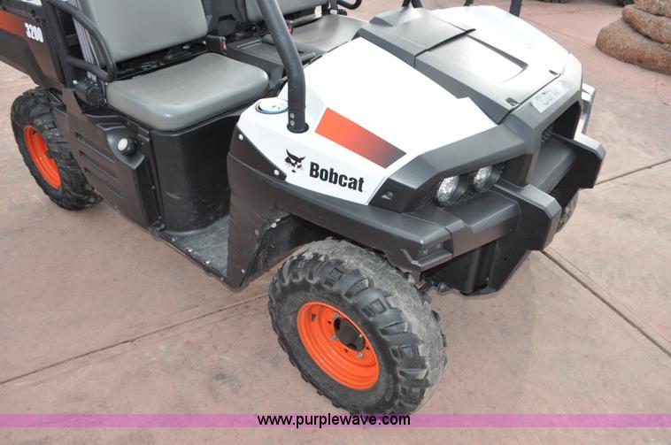 image for item G7076 2011 Bobcat 3200 utility vehicle