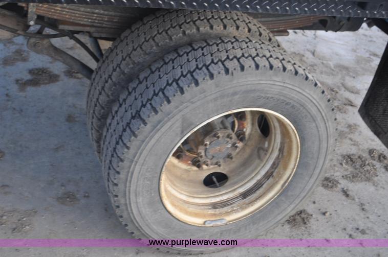 image for item G7079 2008 GMC C5500 flatbed truck