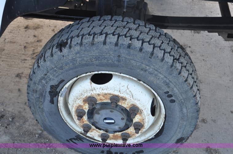 image for item G7079 2008 GMC C5500 flatbed truck