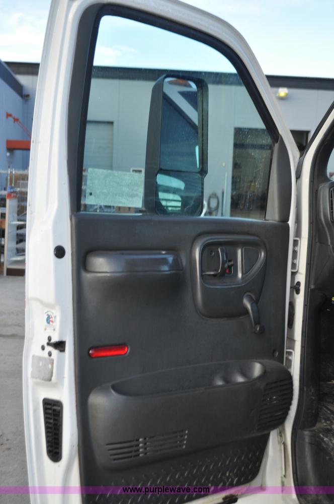 image for item G7079 2008 GMC C5500 flatbed truck