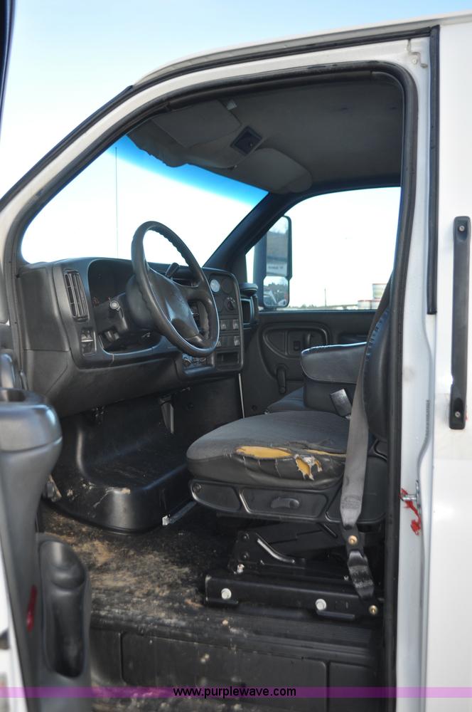 image for item G7079 2008 GMC C5500 flatbed truck