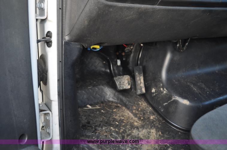 image for item G7079 2008 GMC C5500 flatbed truck