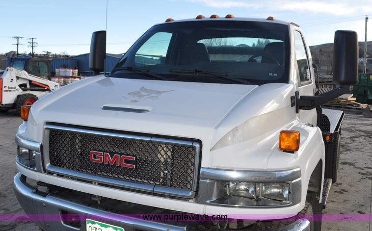 image for item G7079 2008 GMC C5500 flatbed truck