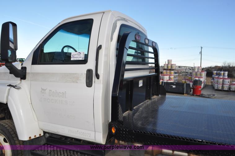 image for item G7079 2008 GMC C5500 flatbed truck