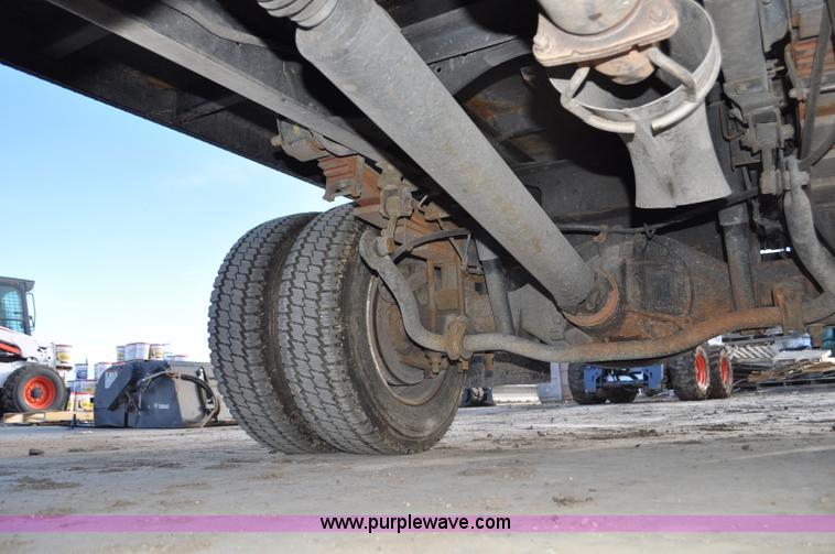 image for item G7079 2008 GMC C5500 flatbed truck