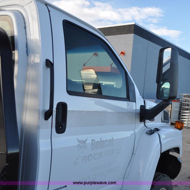 image for item G7079 2008 GMC C5500 flatbed truck