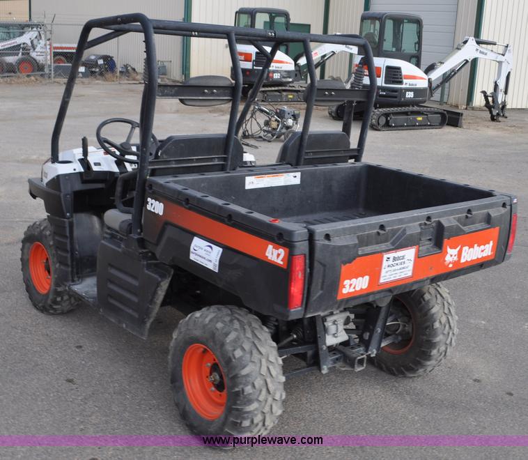 image for item G7085 2011 Bobcat 3200 utility vehicle