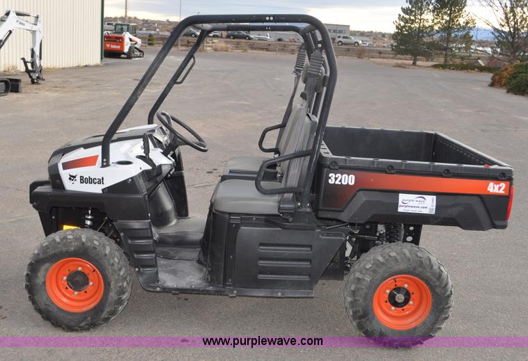 image for item G7085 2011 Bobcat 3200 utility vehicle