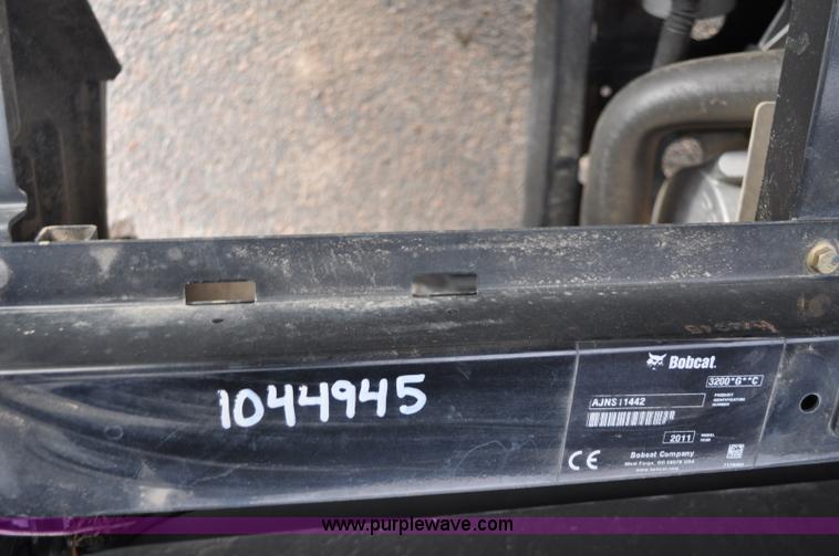image for item G7085 2011 Bobcat 3200 utility vehicle