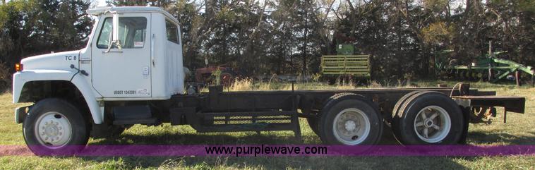 image for item H1018 1984 International 1954 cab and chassis