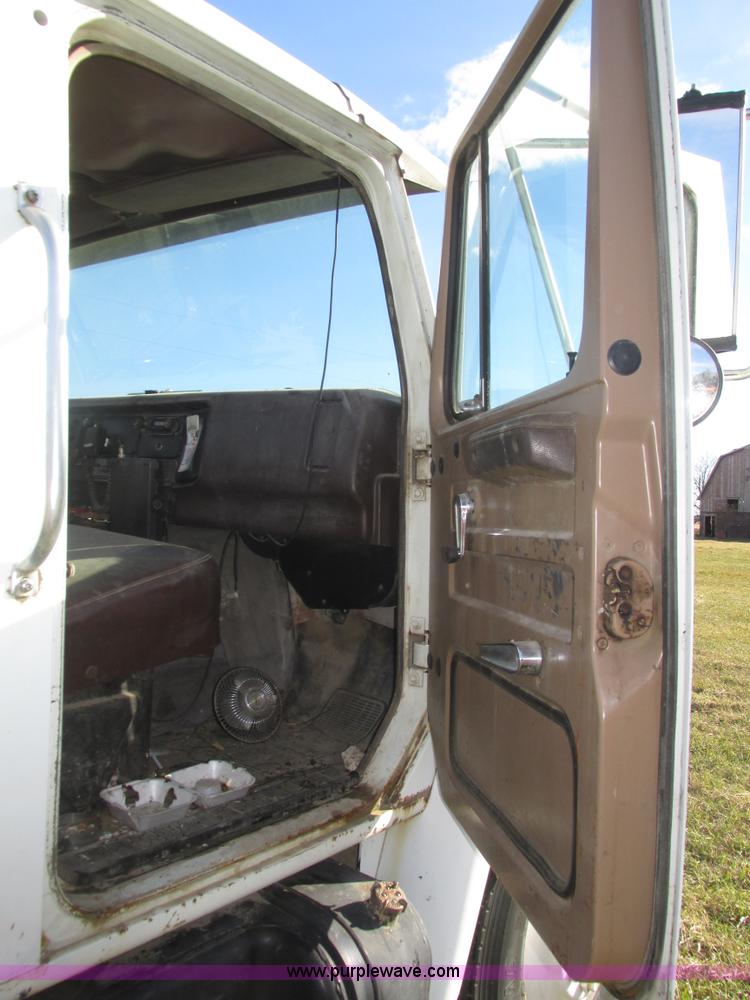 image for item H1018 1984 International 1954 cab and chassis