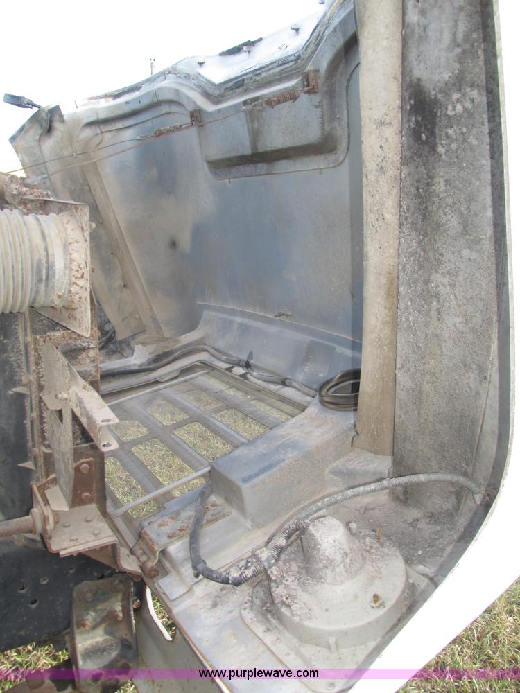 image for item H1018 1984 International 1954 cab and chassis