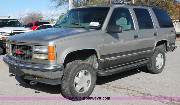 image for item H8039 1999 GMC Yukon SLE SUV