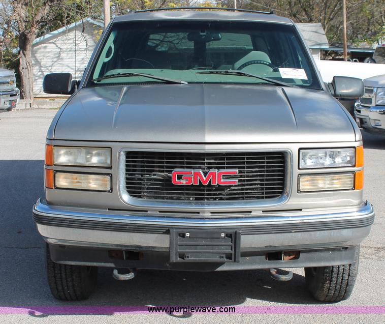 image for item H8039 1999 GMC Yukon SLE SUV