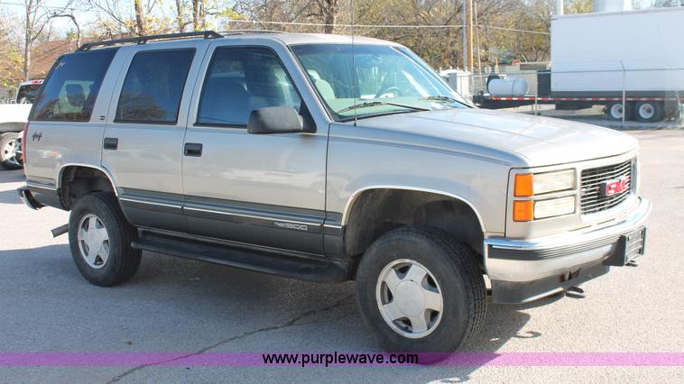 image for item H8039 1999 GMC Yukon SLE SUV