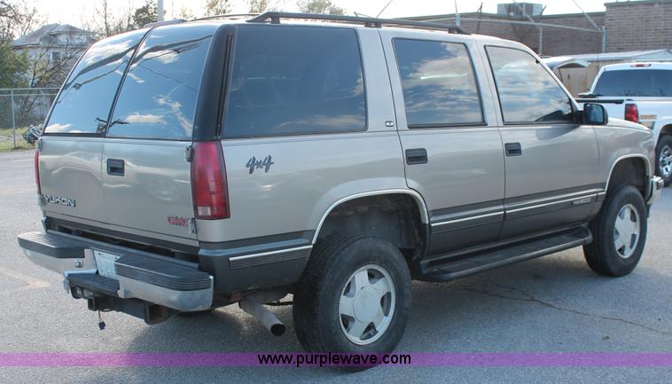 image for item H8039 1999 GMC Yukon SLE SUV