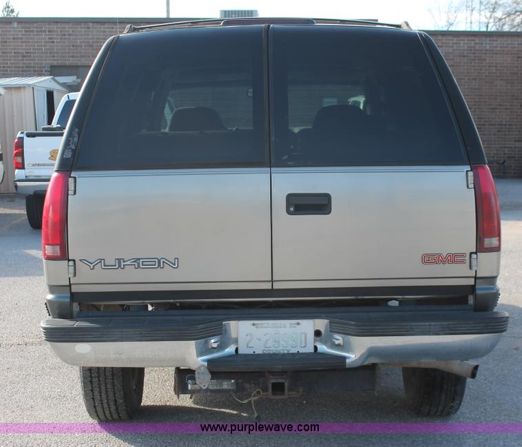 image for item H8039 1999 GMC Yukon SLE SUV