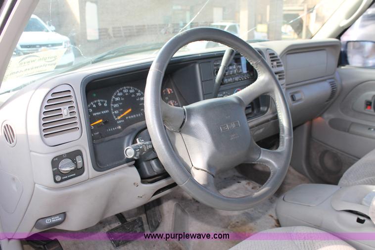 image for item H8039 1999 GMC Yukon SLE SUV