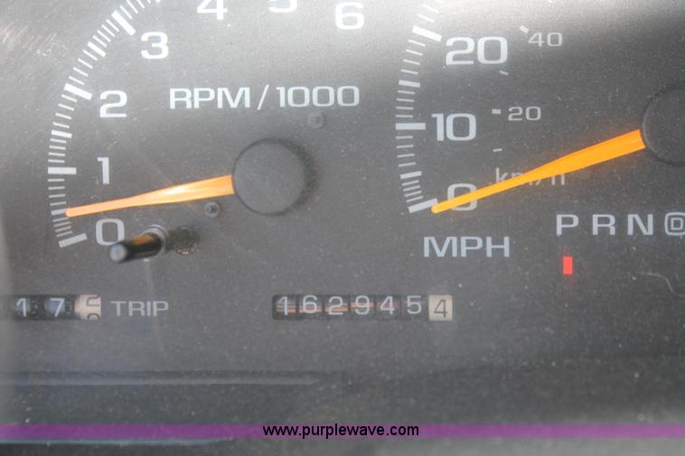 image for item H8039 1999 GMC Yukon SLE SUV