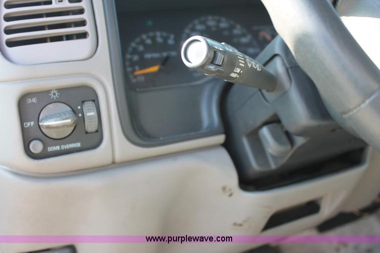 image for item H8039 1999 GMC Yukon SLE SUV