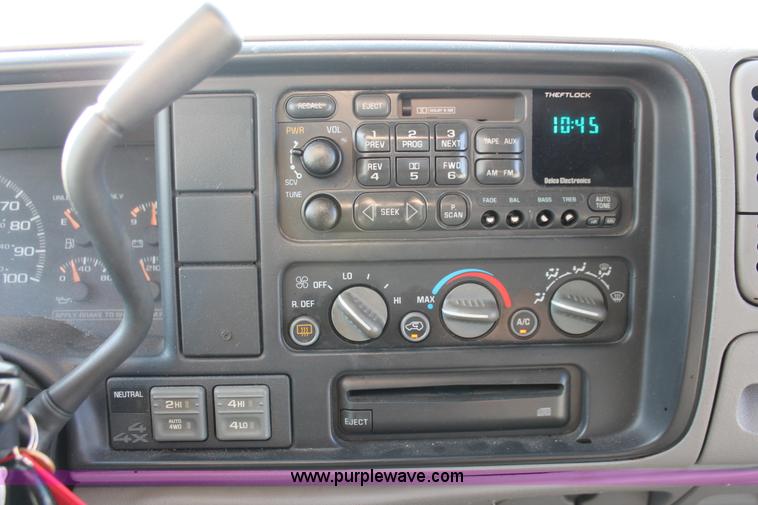 image for item H8039 1999 GMC Yukon SLE SUV