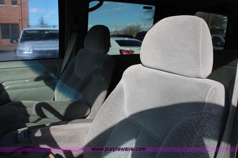 image for item H8039 1999 GMC Yukon SLE SUV