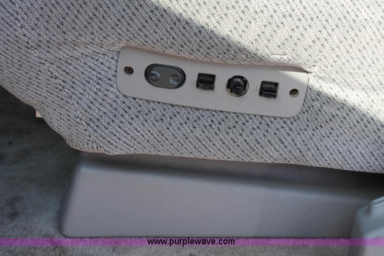 image for item H8039 1999 GMC Yukon SLE SUV