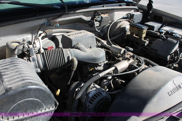 image for item H8039 1999 GMC Yukon SLE SUV