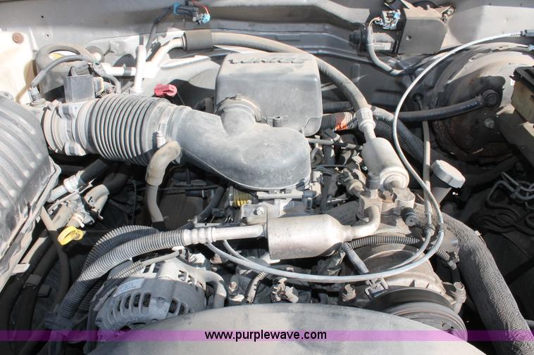 image for item H8039 1999 GMC Yukon SLE SUV