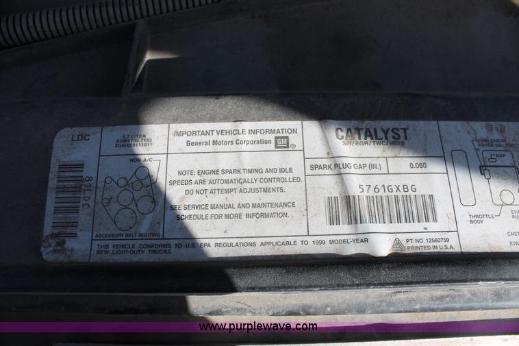 image for item H8039 1999 GMC Yukon SLE SUV