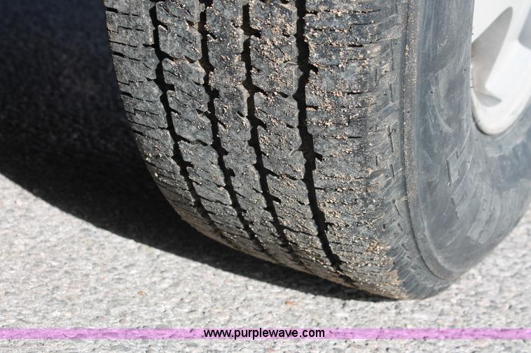 image for item H8039 1999 GMC Yukon SLE SUV