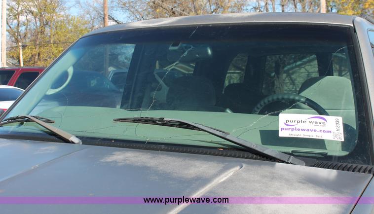 image for item H8039 1999 GMC Yukon SLE SUV