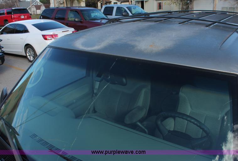 image for item H8039 1999 GMC Yukon SLE SUV