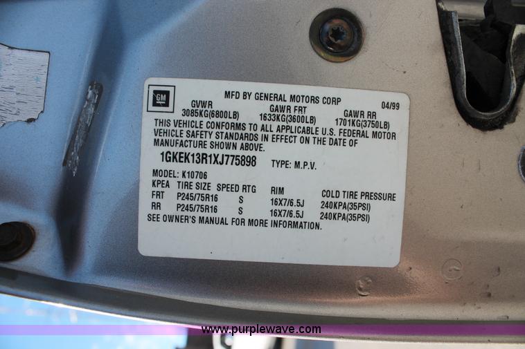 image for item H8039 1999 GMC Yukon SLE SUV