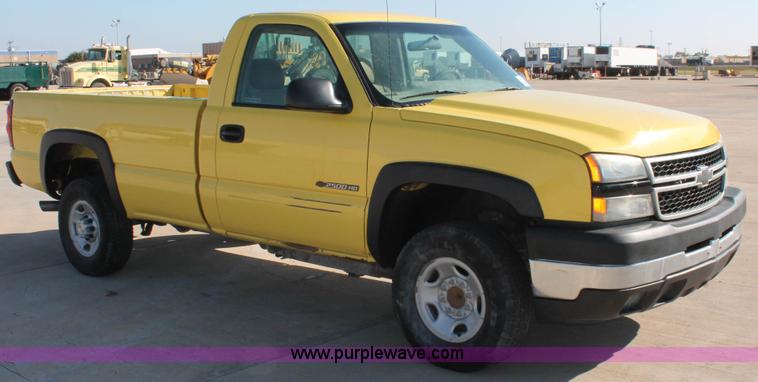 image for item H8084 2006 Chevrolet Silverado 2500HD pickup truck