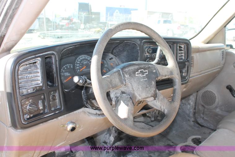 image for item H8084 2006 Chevrolet Silverado 2500HD pickup truck