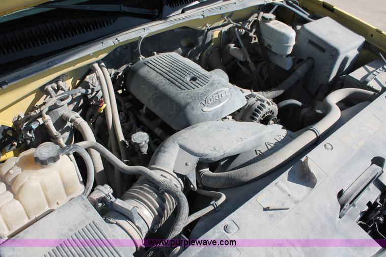 image for item H8084 2006 Chevrolet Silverado 2500HD pickup truck