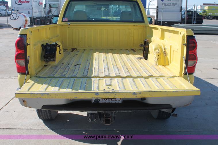 image for item H8084 2006 Chevrolet Silverado 2500HD pickup truck