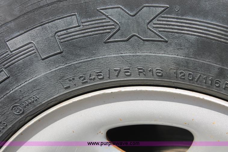 image for item H8084 2006 Chevrolet Silverado 2500HD pickup truck