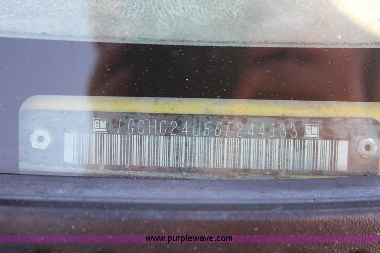 image for item H8084 2006 Chevrolet Silverado 2500HD pickup truck