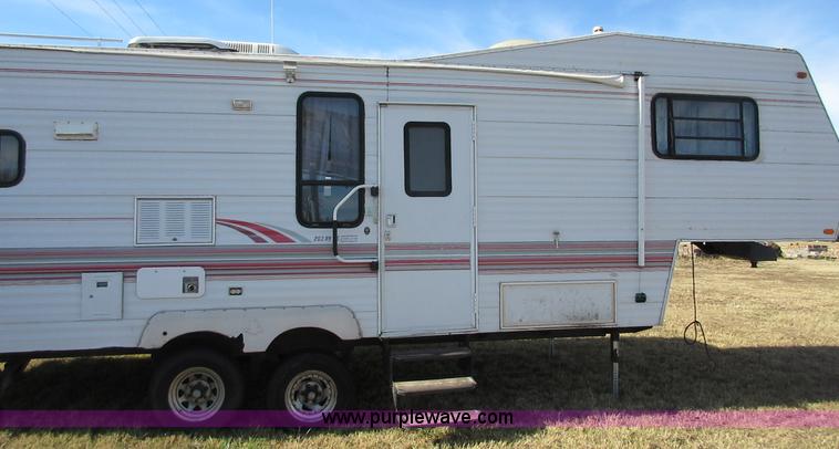 image for item I1829 1995 Jayco 263RK Eagle Series travel trailer