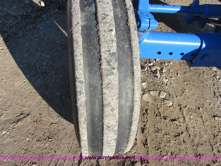 image for item I1833 1988 Ford 5900 tractor