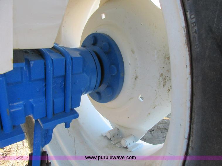 image for item I1833 1988 Ford 5900 tractor