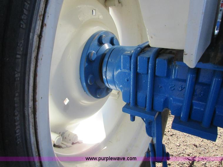 image for item I1833 1988 Ford 5900 tractor