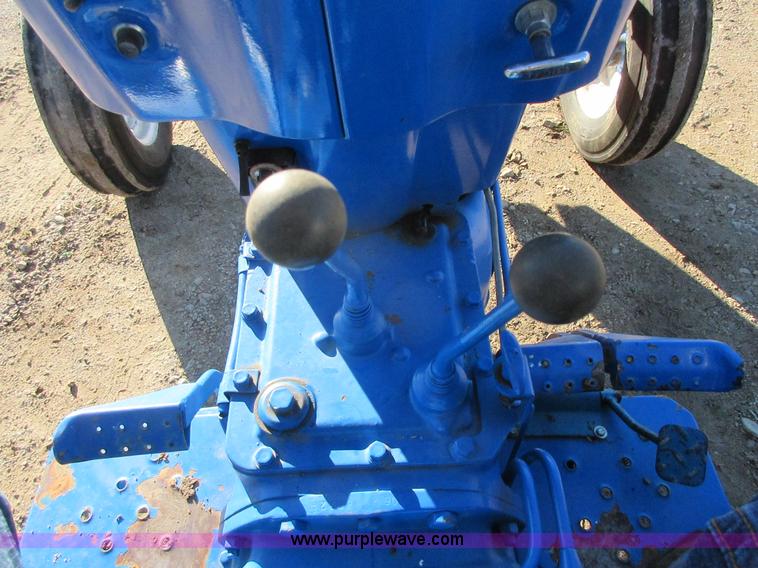 image for item I1833 1988 Ford 5900 tractor