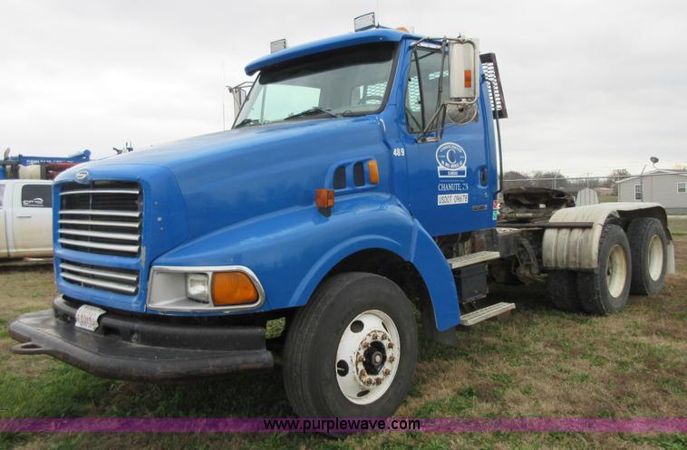 image for item I1835 2000 Sterling L9500 semi truck